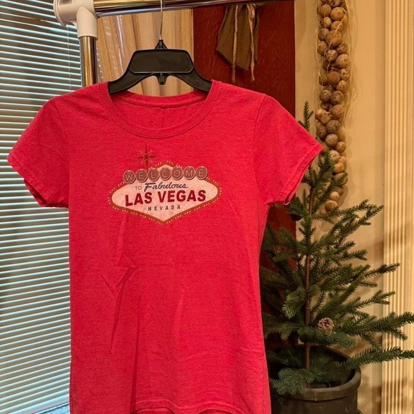 The Unbranded Brand Tops - Y2K Las Vegas Tee.